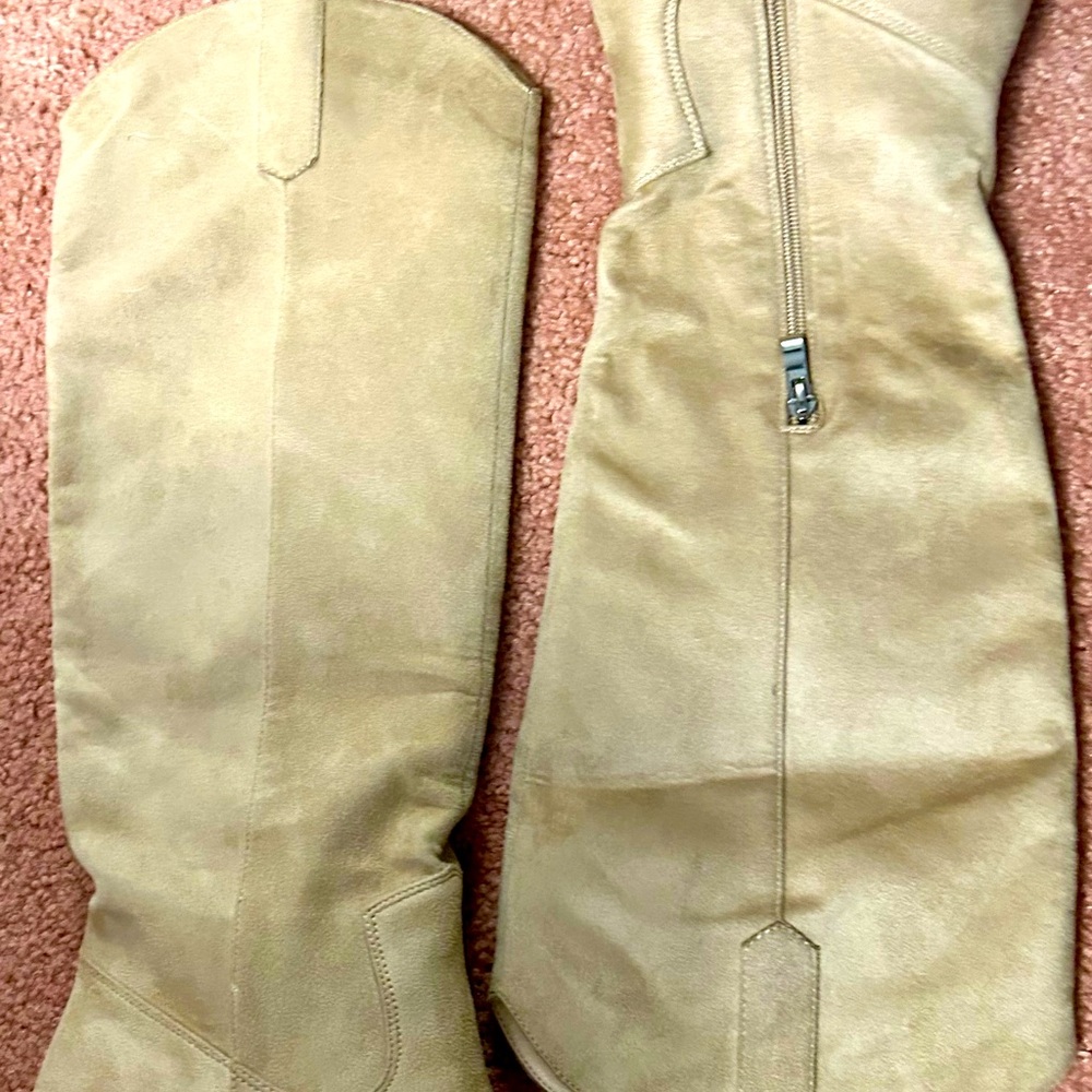 Women’s tall boots size 8